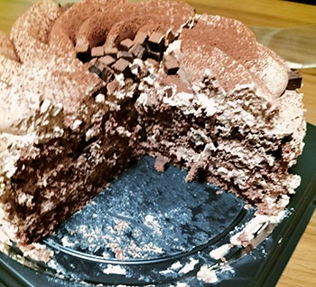 糖質オフチョコ生ケーキの断面